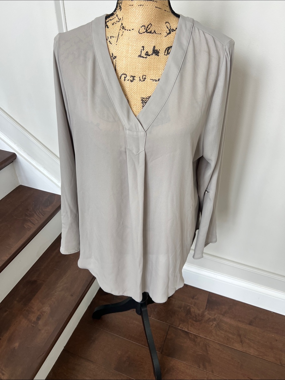 Apt. 9 Light Gray V-Neck Blouse large